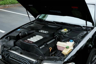 Illustration for article titled For $15,000, This 2003 Audi S8 Will Let You Stick Around